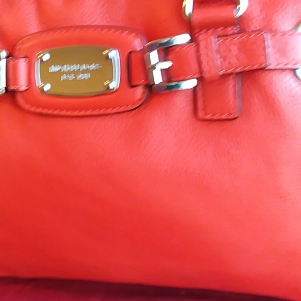 SOLD Michael Kors TravelBag Orange Leather XLarge Bag. Excellent Condition - Picture 3 of 14